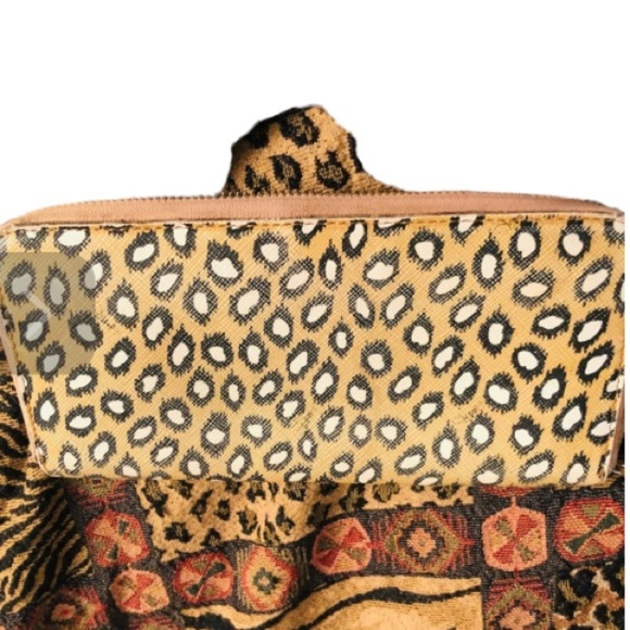 DIANE by Diane Bon Furstenberg DVF animal print zip wallet fits mobile - Picture 6 of 9
